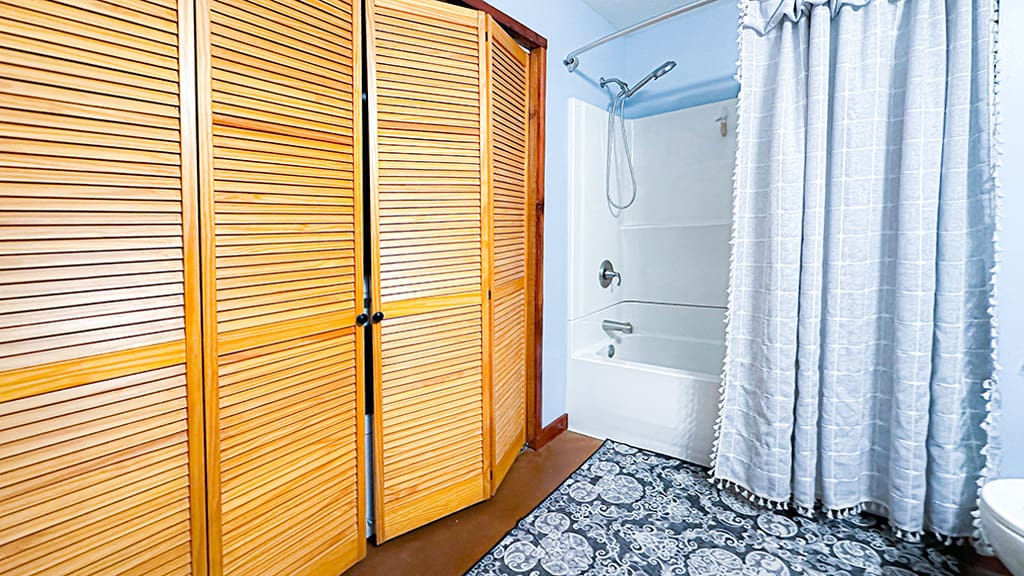 bathroom with bifold doors